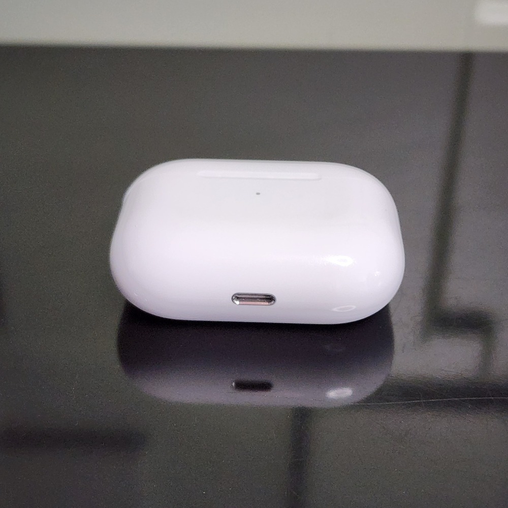 Apple AirPods Pro 1st Gen OS White | Noise Cancelling Excellent | *Read